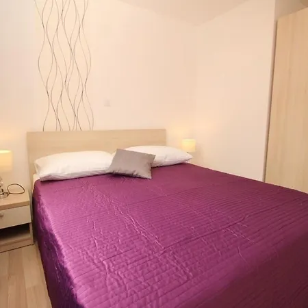 Apartment Neu Modern Eingerichtete Fuer 4 Personen In Einem Haus Mit Mehrere Und Mit Pool *