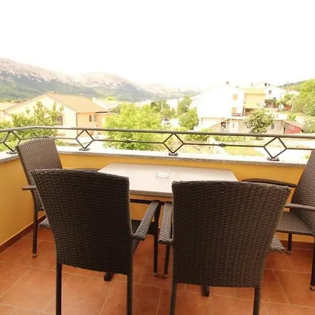 Apartment Neu Modern Eingerichtete Fuer 4 Personen In Einem Haus Mit Mehrere Und Mit Pool *