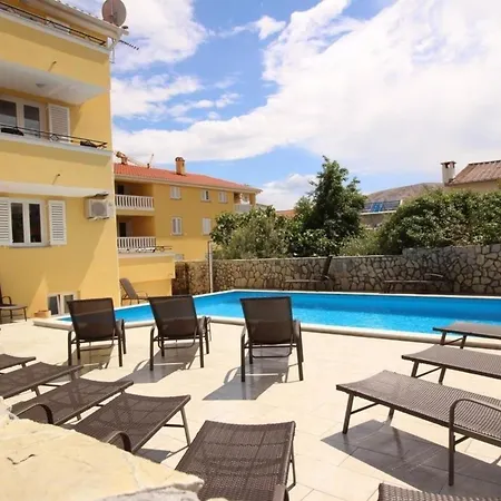 Apartment Neu Modern Eingerichtete Fuer 4 Personen In Einem Haus Mit Mehrere Und Mit Pool
